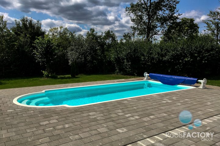 what is the cost of maintaining a pool