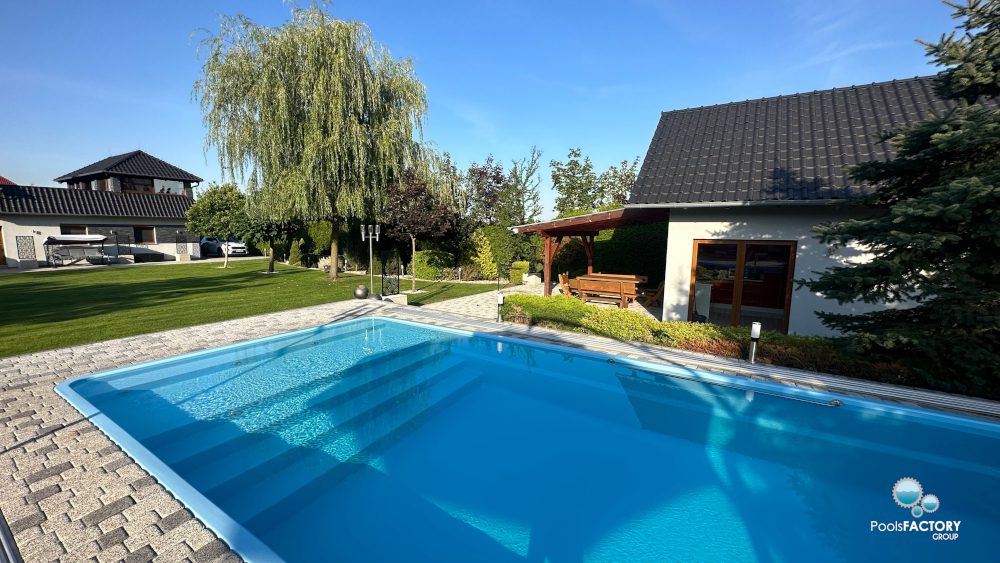 year-round-blue-laminate-pool-garden-paving-stones year-round-blue-laminate-pool-garden-paving-stones